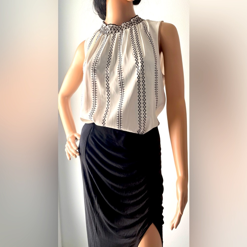 White House Black Market Beige/Black striped embroidered stitch top size 6 - Picture 5 of 9